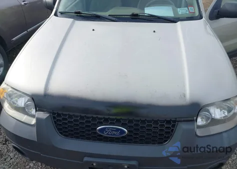 2005 Ford Escape Xlt from USA, damaged, VIN 1FMYU93105KB27645